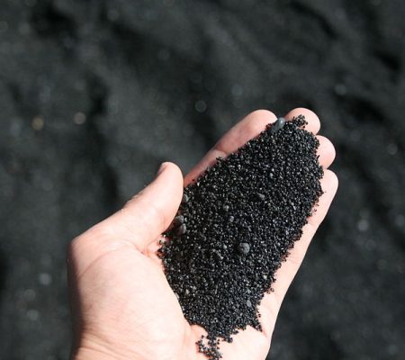 800px-Punaluu_Black_Sand_Beach,_Hawaii,_USA6-min